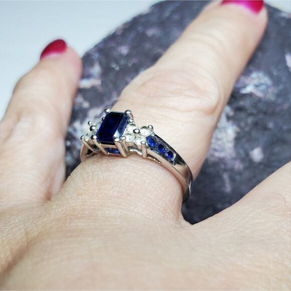 Stamped 925 Sterling Silver Deep Blue Sapphire Faux Diamond Ring - Picture 4 of 9